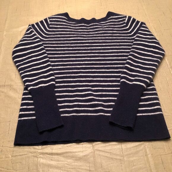 Halogen 100% Cashmere Long Sleeve Blue and White V-Neck Sweater - Picture 2 of 8